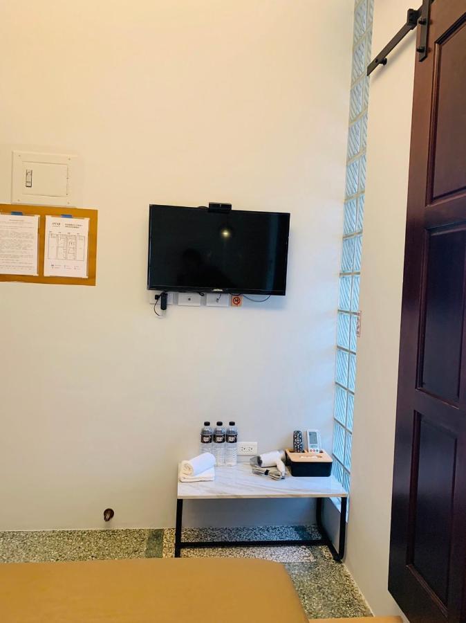 Oyaji Guesthouse-依人數床位數計價開放房型 Tainan Eksteriør bilde