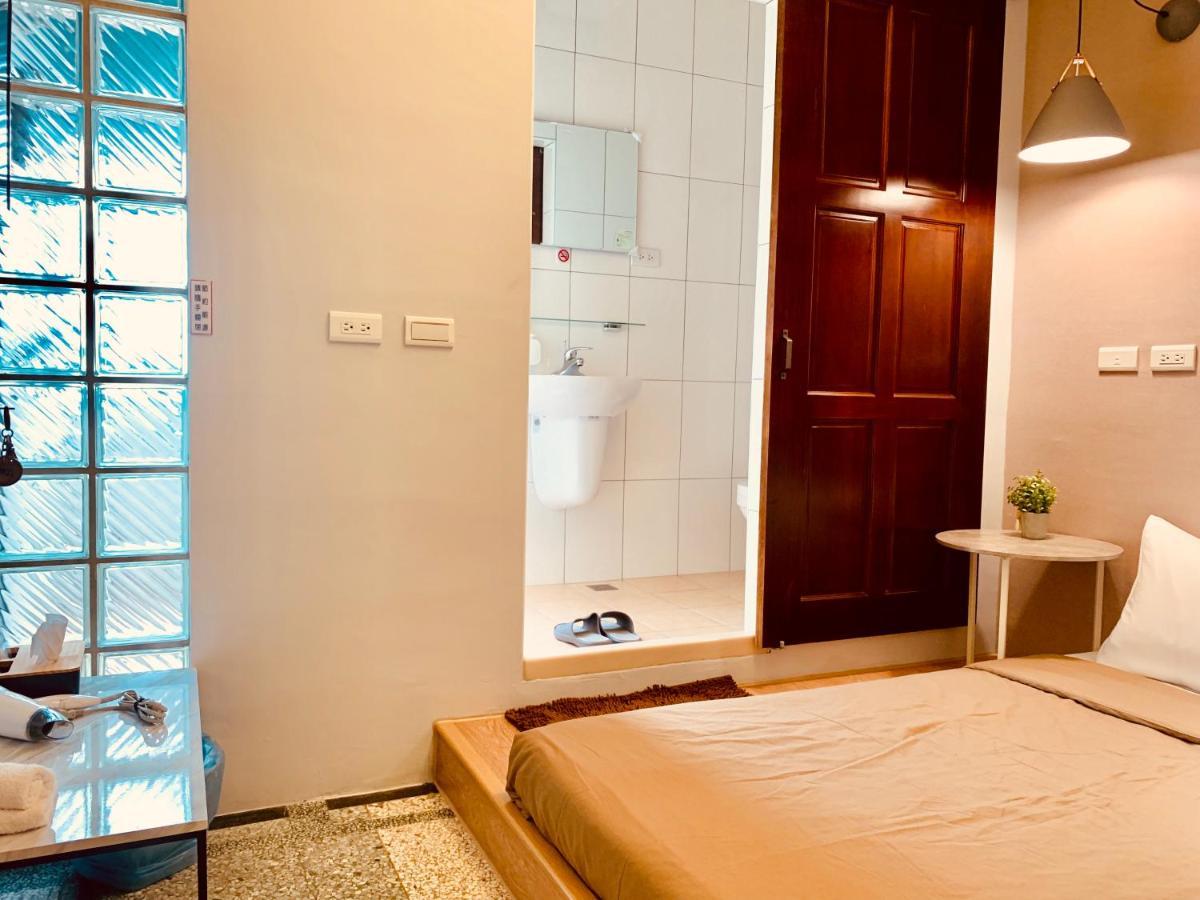 Oyaji Guesthouse-依人數床位數計價開放房型 Tainan Eksteriør bilde