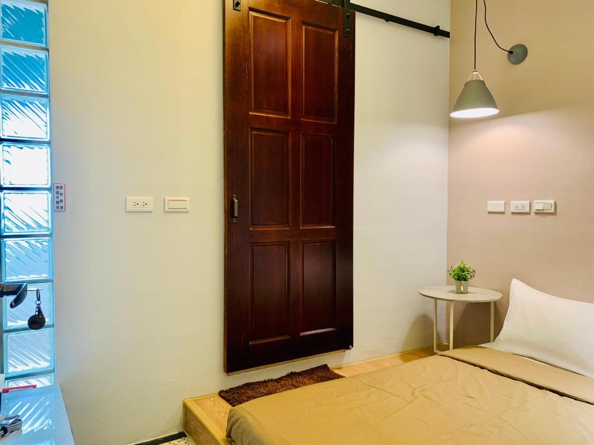 Oyaji Guesthouse-依人數床位數計價開放房型 Tainan Eksteriør bilde
